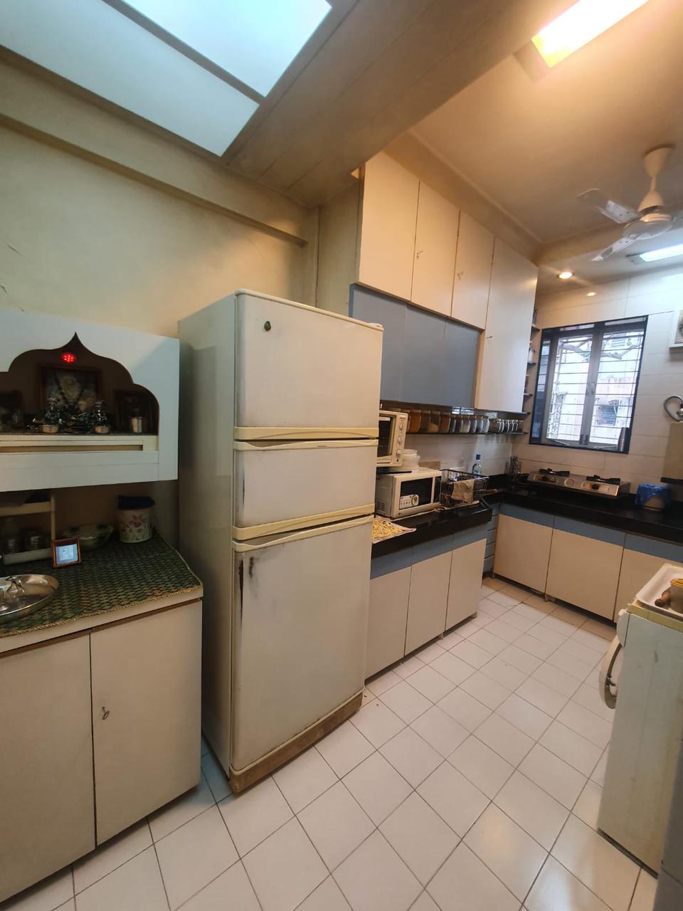 2 BHK Fully Furnished in Roop Mahal , Khar West